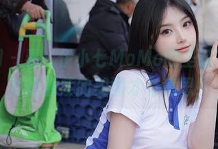 秀人网 – 看，伊小七MoMo的圣诞写真，就是酱紫的美图才有意思！