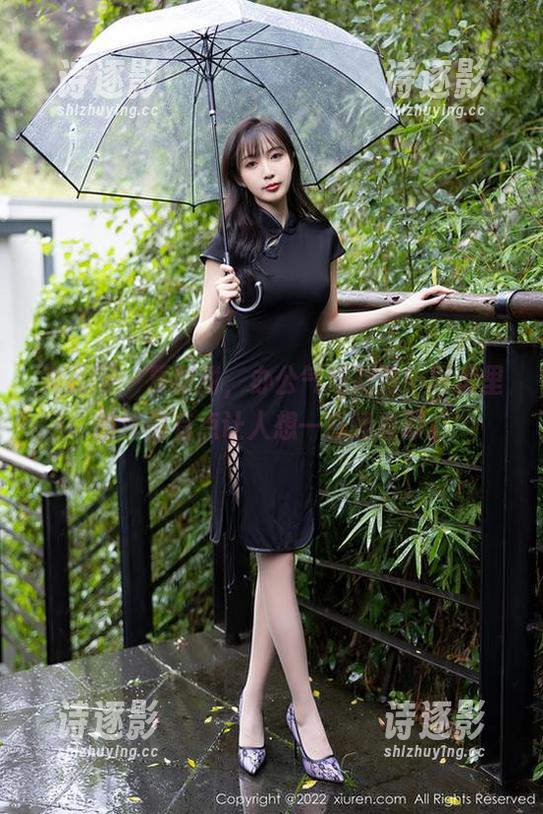 秀人网 - 夏甜甜，办公气场超强！网盘里的作品有点让人想一直翻看耶。