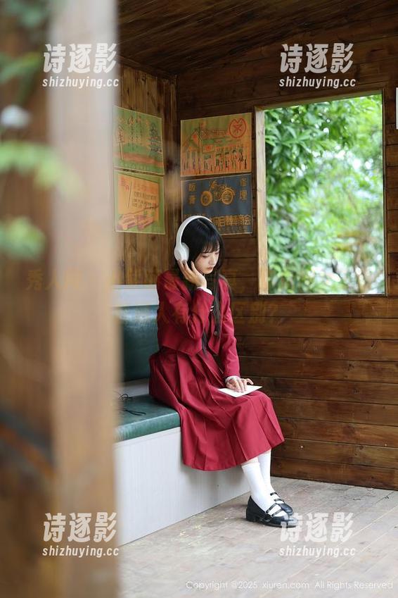 秀人网 - 小紫藤最新写真，你觉得女王和普通人有什么区别？