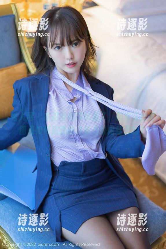 秀人网-言沫 秀人网 - 衣服穿得够优雅了,但言沫的原图是如何把我的注意力引向丝足的?