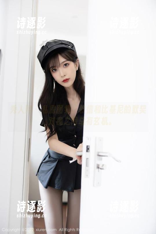 秀人网-软情 秀人网 - 私房图集:软情和比基尼的默契,对视之间总有玄机。