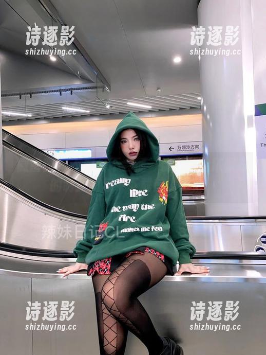 粉色的猪陈佩奇 微密圈 - 不穿你不会懂—粉色的猪陈佩奇的制服图包,下载前需谨慎!
