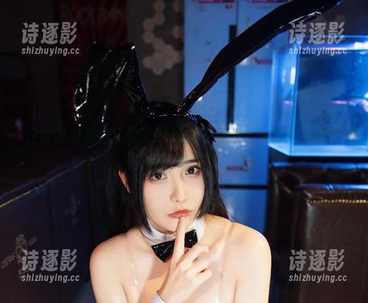 日常图集里的糖果果Candy：阿姨，我要这图集打哪儿看呐！