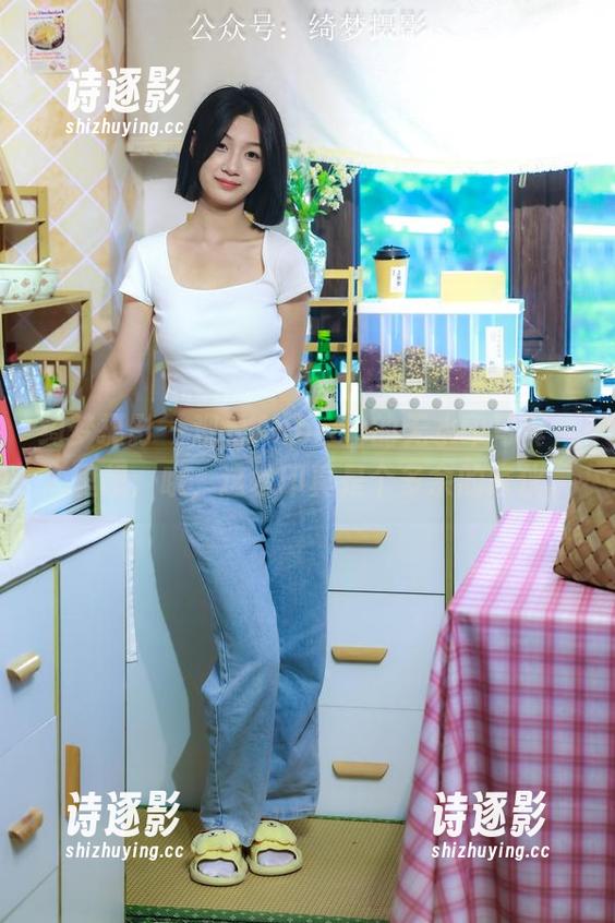 绮梦摄影-Aubrey 绮梦摄影 - 观看Aubrey的无水印写真,心里想:哦,这水印真是个多余的家伙。