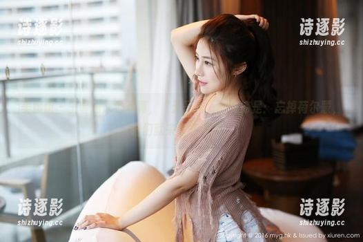 美媛馆 - 王馨瑶泳池写真，“无圣光”的真谛是：忘掉荷尔蒙，咱们就来秀气泡吧！