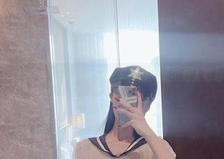 微密圈 – 脸红Dearie的短裙，私拍时光是不是太有趣了点？