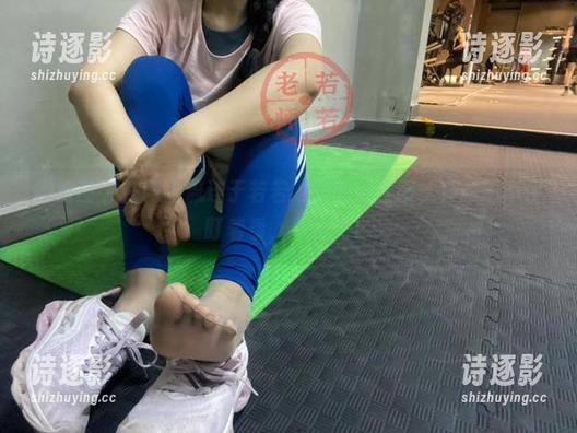 微密圈 - 在网上流连于若若老师的婚纱图，真的忍不住盯着看，一道光！