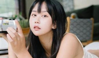 萌芽儿o0的最新裸足写真，资源不错，但我还是忍不住想多看几眼…