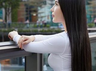 蜜桃社 – 在冰露的私房里，修女也变得灵动