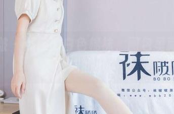 袜啵啵 – 熊熊的白色棉袜，图包里藏着不为人知的小曲折