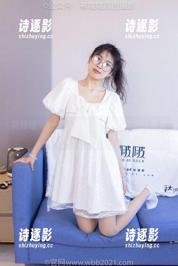 袜啵啵 - 一边咬着甜甜圈，一边翻看厚黑丝花絮的图册