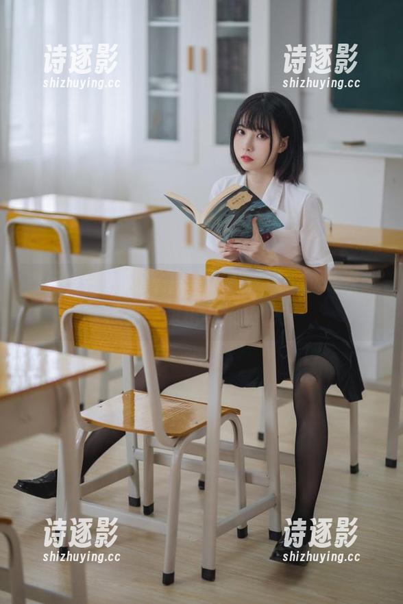 许岚LAN 黑丝女警许岚LAN合集:你,看过一次就赖在这里出不来了吧?