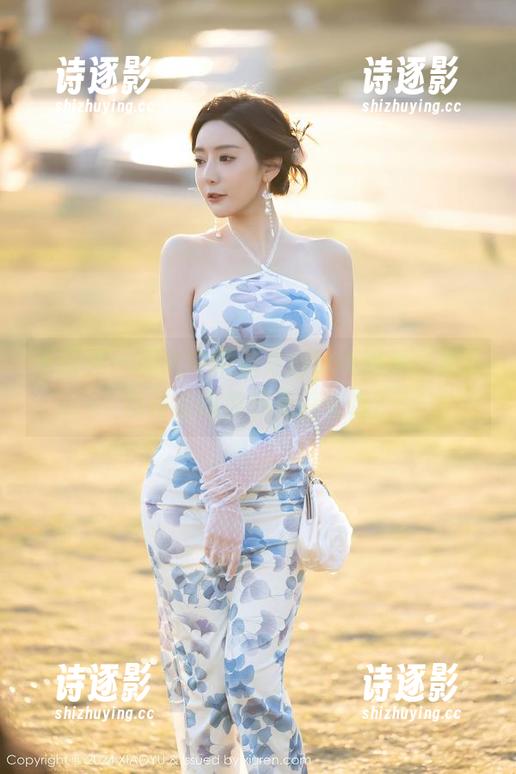 语画界 - 图片中的潘朵拉Laa姐姐，是否也在偷喝那杯无糖咖啡？
