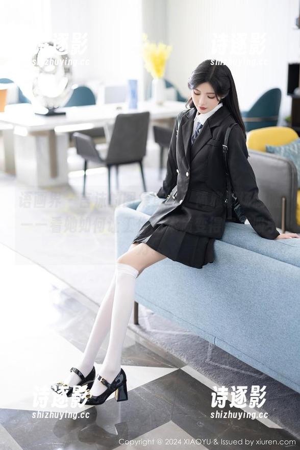 语画界-言沫 语画界 - 言沫的图集更新,简雅职场制服——看她如何让工作的本质变得富有吸引力。