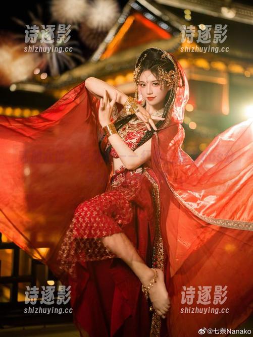 贰加六 贰加六说,要有趣——红色圣诞节cos分享让人意外连连