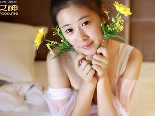 青豆客 – 施忆佳与她的棉袜原图，让我忍不住想再追溯一套眼睛停不下来的那种