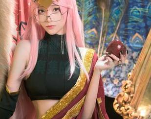 青青子Js与“职业恋爱”：真爱还是相机效果？一探写真集的原图自我纠结时刻。