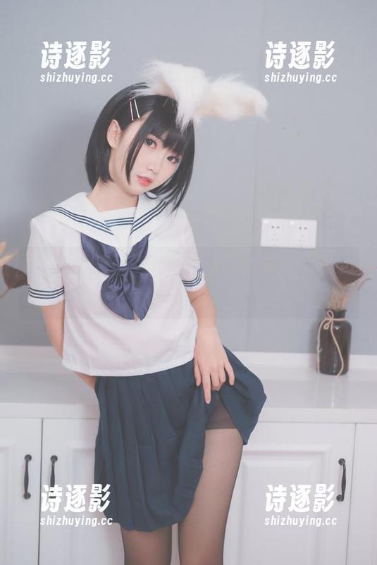 面饼仙儿在小水手装里的cute样子，美图看得我都有点想模仿了