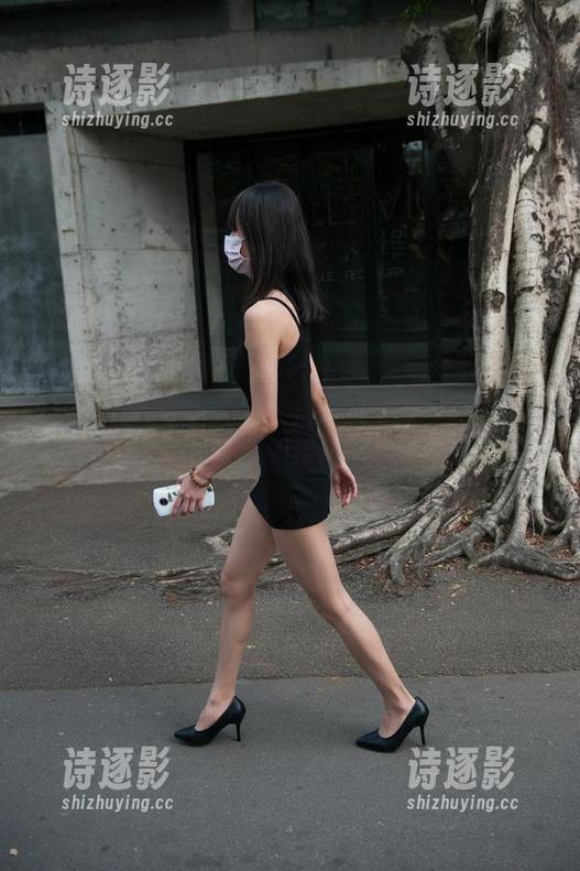 魔镜街拍-萌宝儿 魔镜街拍 - 商业广场的新看点!萌宝儿的裙子和肉丝现场分享!